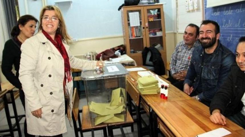 Yalova’da Oy Kullanma İşlemi Başladı