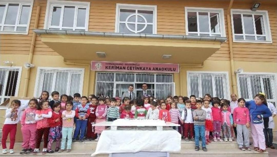 R&ouml;nesans Eğitim Vakfı &Ouml;ğrencileri Sevindirdi