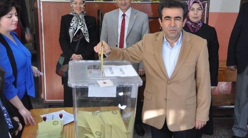 Vali G&uuml;zeloğlu Oyunu Kullandı