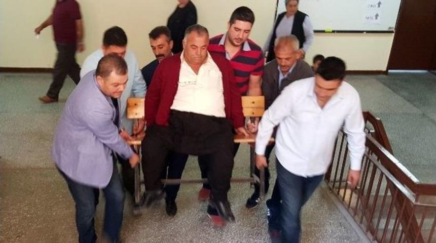 (&ouml;zel Haber) Engelli Vatandaş Okul Sırasında 3. Kata Taşındı