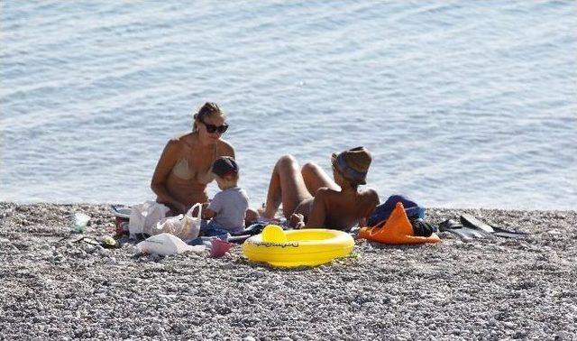 Antalya’da Oyunu Kullanan Soluğu Denizde Aldı