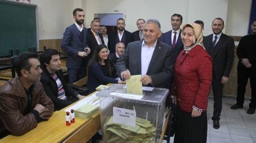 Başkan B&uuml;y&uuml;kkılı&ccedil; Oyunu Kullandı