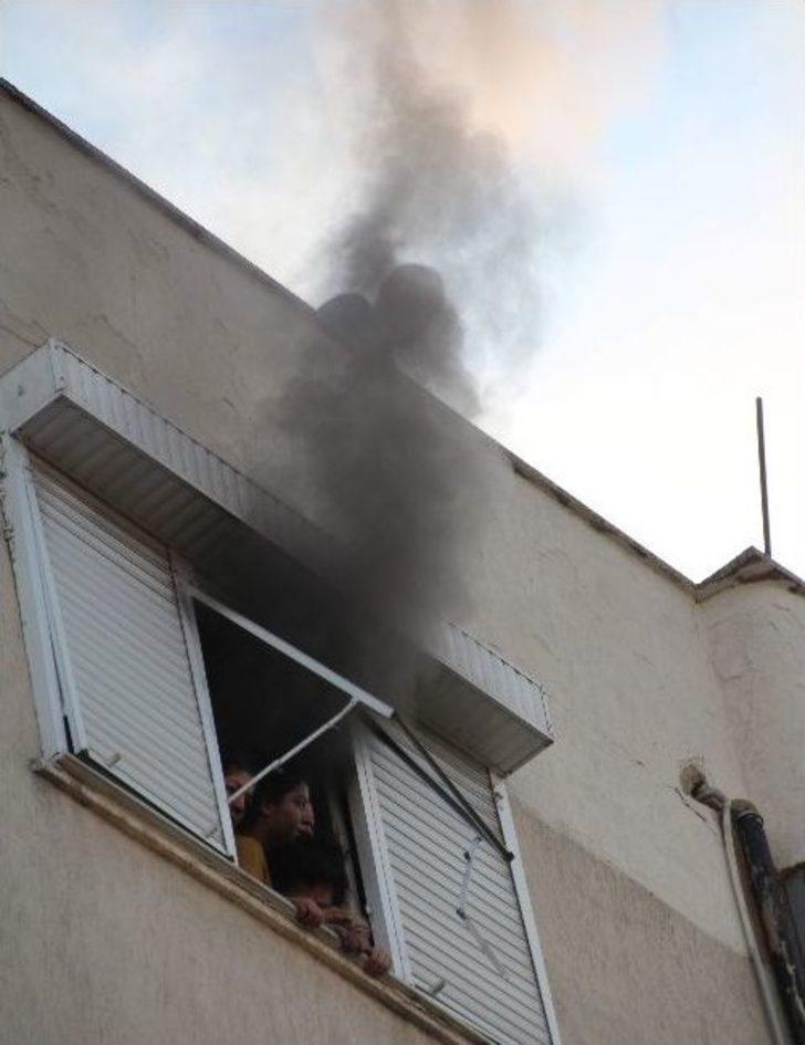 Öğrenci Evindeki Yangında Can Pazarı G4