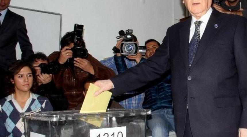 Mhp Genel Başkanı Bah&ccedil;eli Oyunu Kullandı