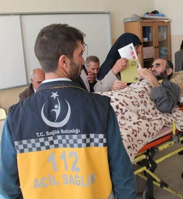 Hastalar Sandıklara Ambulanslarla Taşındı