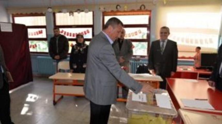 K&uuml;tahya Valisi Şerif Yılmaz Oyunu Kullandı