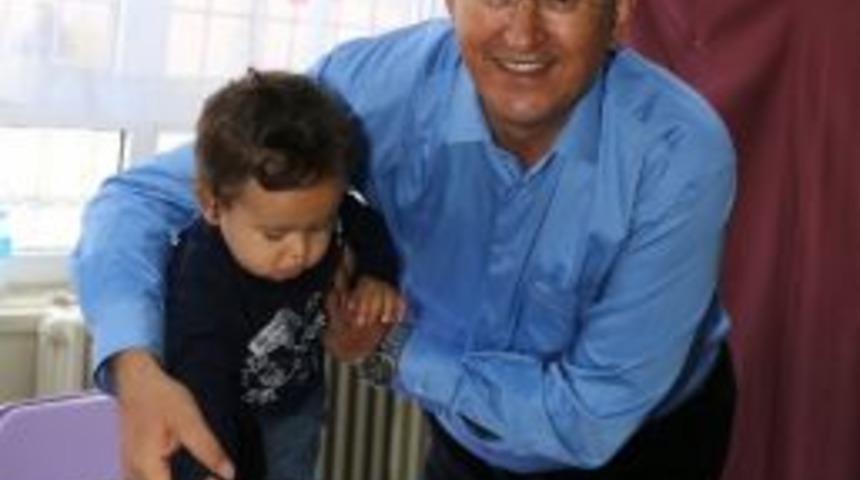 Chp&rsquo;li Atila Sertel Oyunu Torunuyla Kullandı