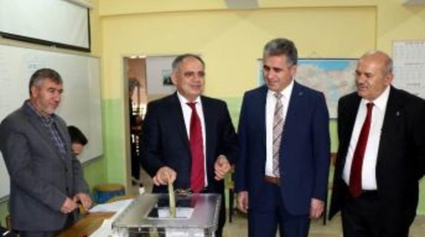 Yahyalı Belediye Başkanı &Ouml;zt&uuml;rk Oyunu Kullandı