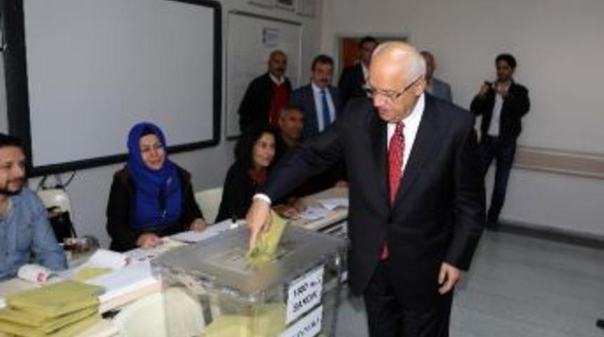 Başkan Yaşar Oyunu Kullandı