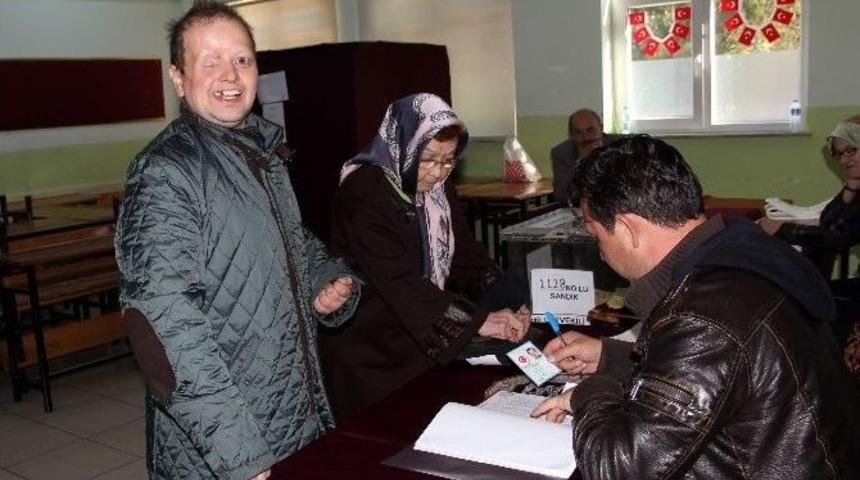 Engelleri Oy Kullanmaya Engel Olmadı