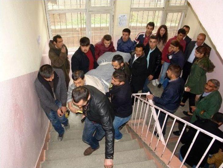 Engelli Vatandaşın Oy Kullanma Çilesi G4