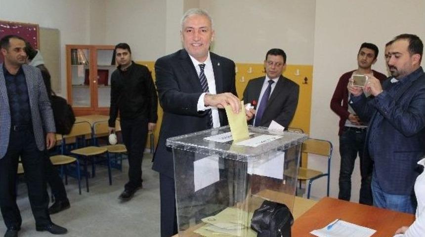 Hakan Kahtalı T&uuml;rkiyem Ortaokulunda Oyunu Kullandı