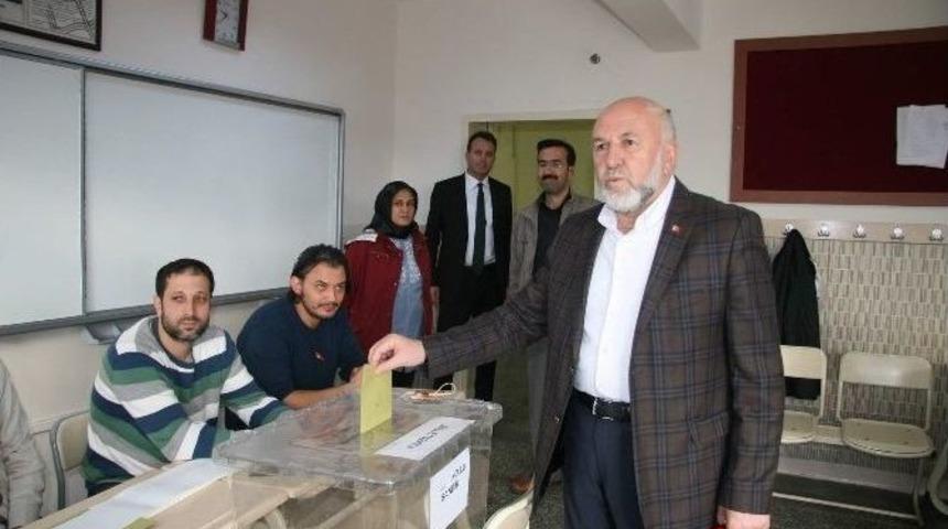 Başkan Sel Ve Başkan Yurdunuseven Oylarını Kullandı