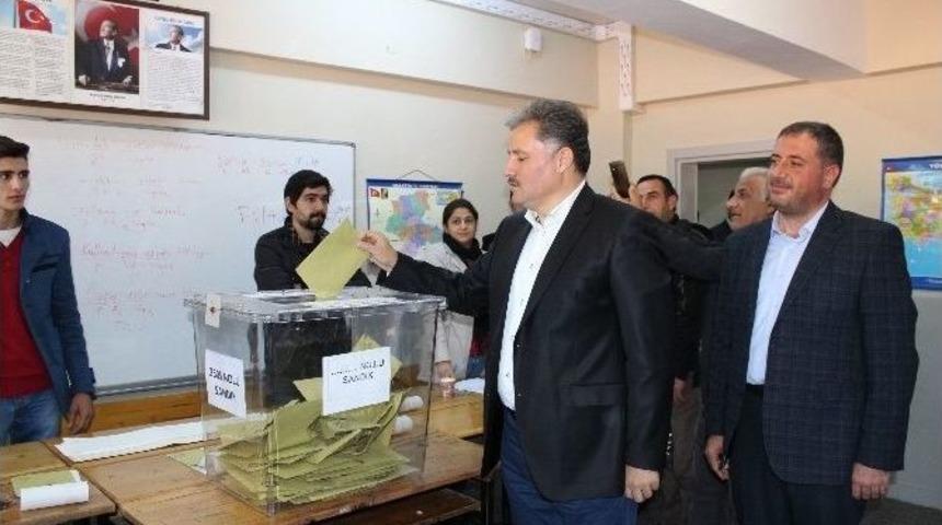 Başkan &Ccedil;akır Oyunu Kullandı