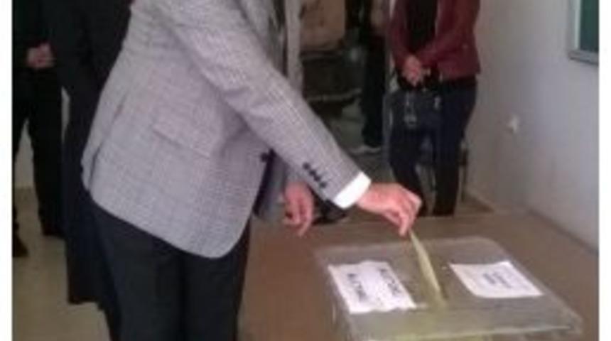 Başkan D&uuml;ndar, Oyunu Kullandı