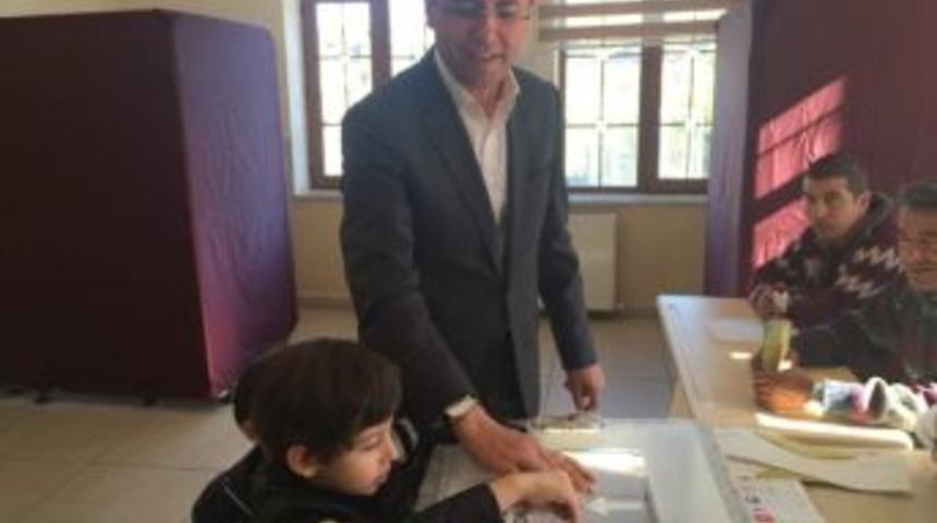 Ak Parti Milletvekili Adayı Gizligider, Oyunu Kullandı