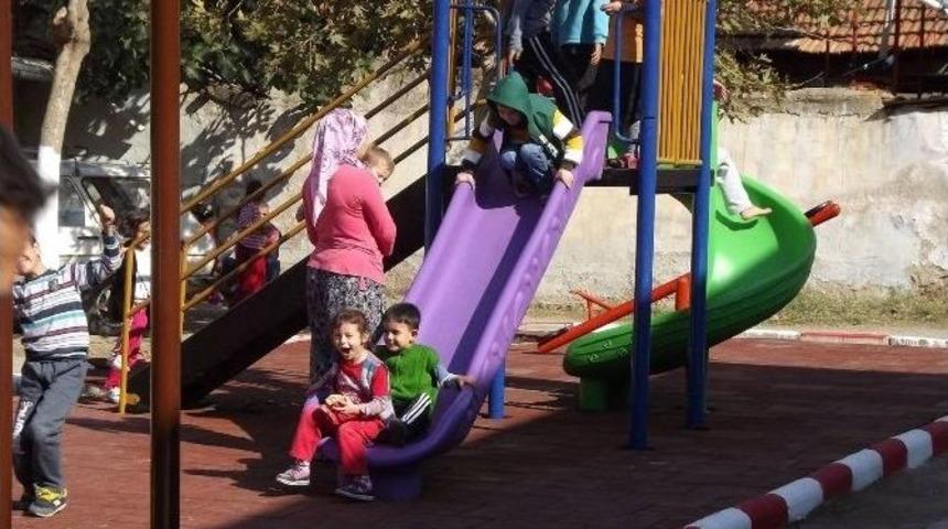 Turgutlulu &Ccedil;ocuklar &Ccedil;ok Mutlu