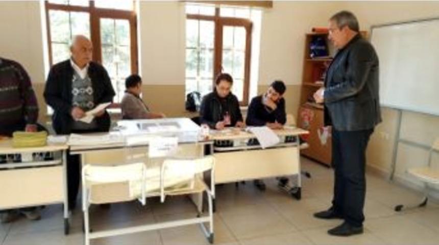 Belediye Başkanı &Uuml;nver, Oyunu Kullandı