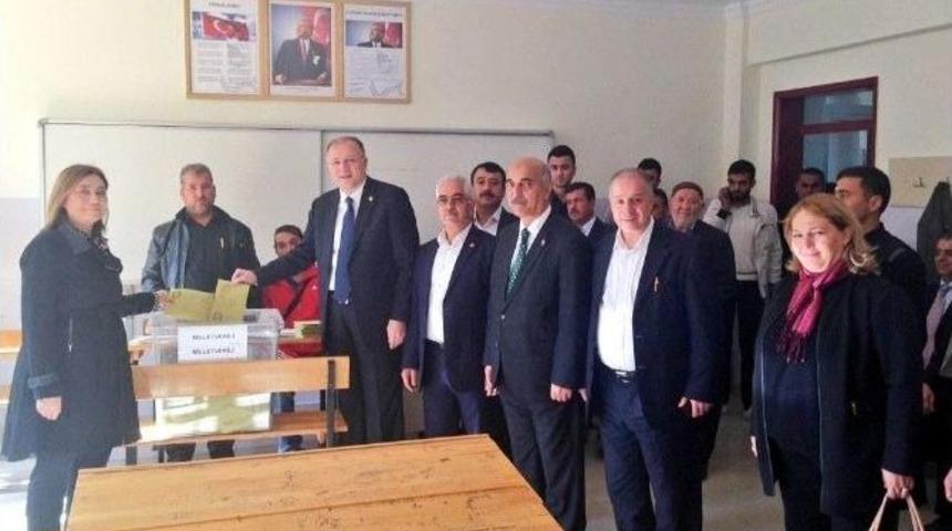 Milletvekili Adayı Ko&ccedil;er, Oy Kullandı