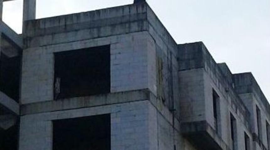 Gen&ccedil; Kadın Ailevi Sorunları Nedeniyle &Ccedil;atıya &Ccedil;ıktı