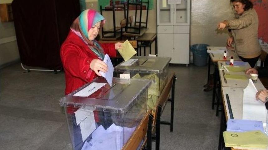 Zonguldak&rsquo;ta Bir Mahallede Se&ccedil;menler İki Kez Oy Kullandı