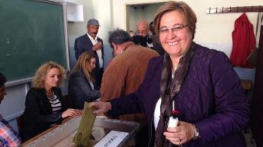 Başkan Sema Pekdaş Oyunu Kullandı