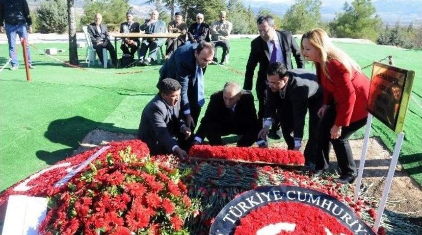 S&uuml;leyman Demirel Doğum G&uuml;n&uuml;nde Mezarı Başında Anıldı