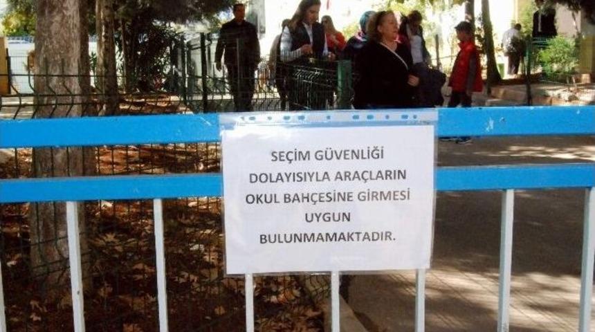 Se&ccedil;im G&uuml;venliği Nedeniyle Ara&ccedil;lar Okula Alınmadı