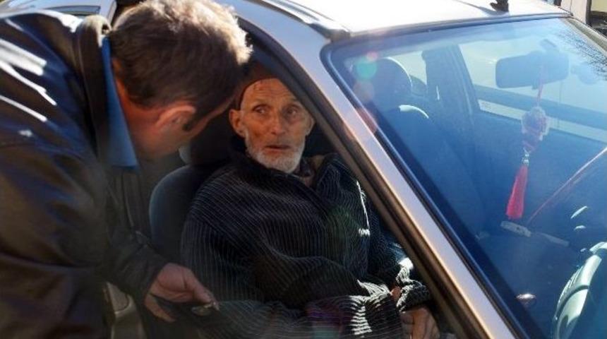 99 Yaşındaki Eski Pehlivanın Se&ccedil;men Sandığı Ayağına Geldi