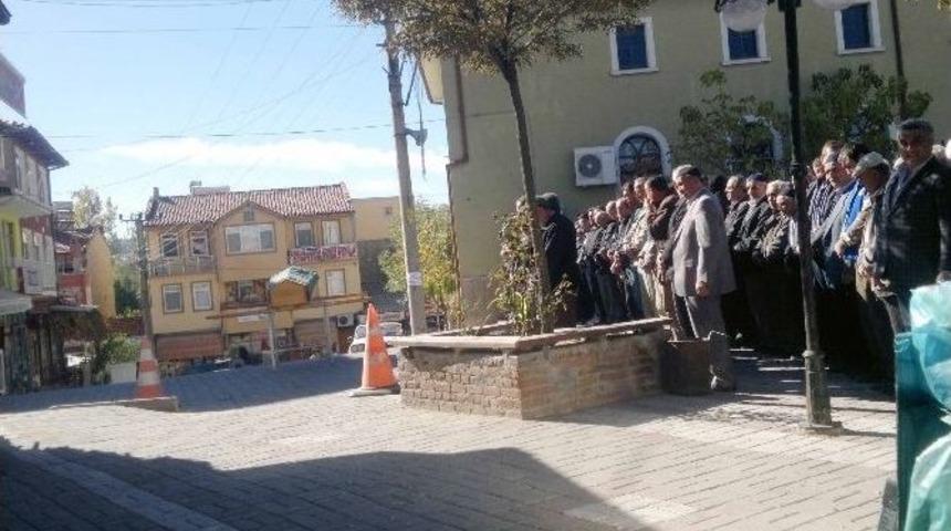2 Kardeş Bir G&uuml;n Arayla Vefat Etti