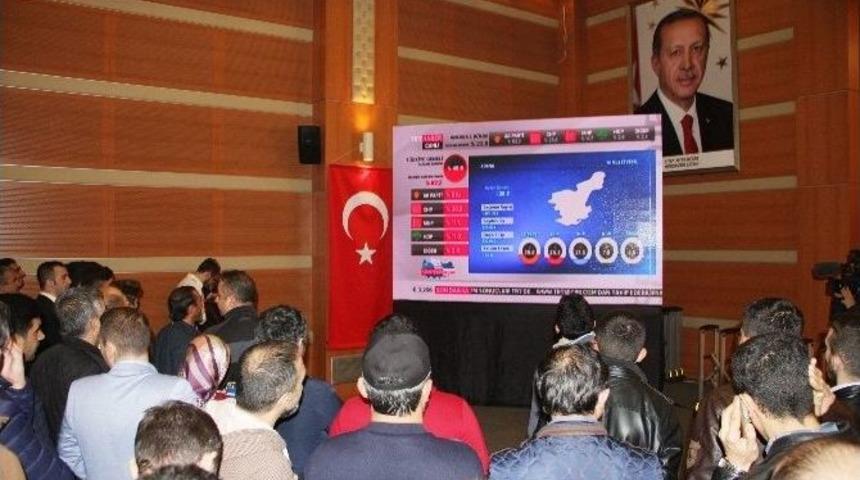 İlk Sonu&ccedil;lar Ak Parti İl Başkanlığı&rsquo;nda Sevin&ccedil;le Karşılandı