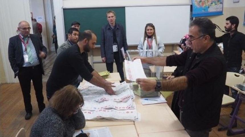 Yabancı G&ouml;zlemciler Se&ccedil;imleri İzledi