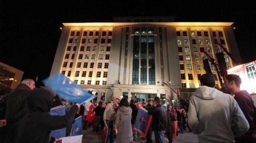 Ak Partililer Genel Merkez &Ouml;n&uuml;nde Toplanıyor