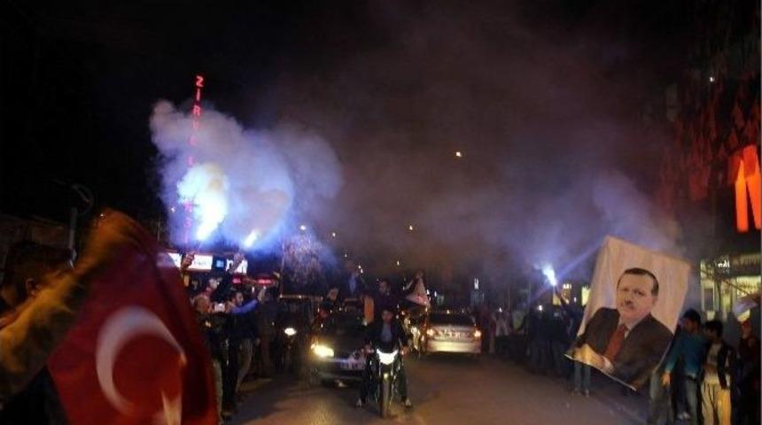 Adıyaman&rsquo;da Ak Partililer Sevin&ccedil; G&ouml;sterileri Yaptı