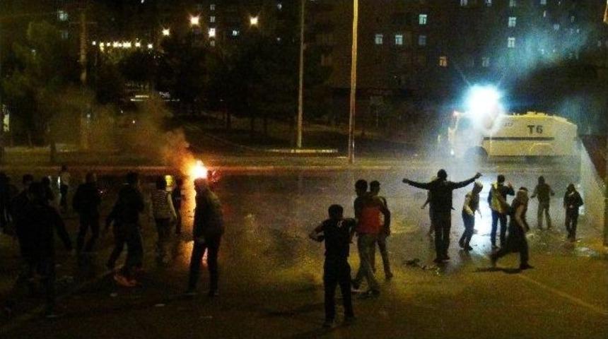 Diyarbakır&rsquo;da Olaylar &Ccedil;ıktı