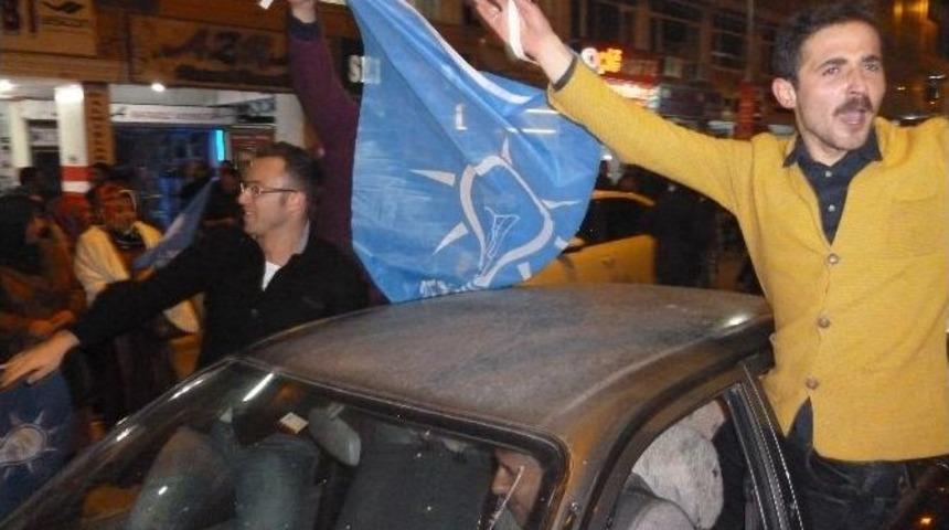 Ak Parti, Turhal&rsquo;da Se&ccedil;im Zaferini Kutladı