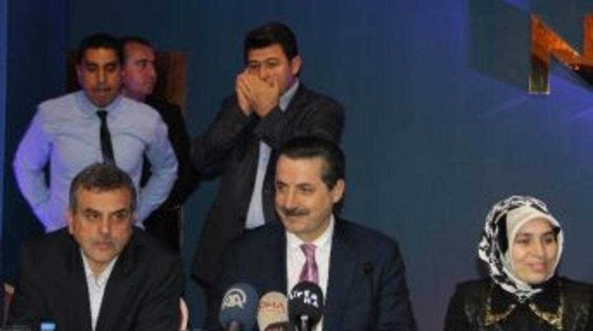 Faruk &Ccedil;elik Ak Parti&rsquo;nin Zaferini Partililerle Birlikte Kutladı