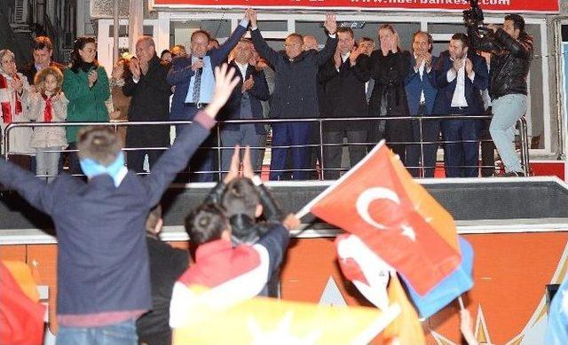 Ak Parti Balıkesir’de Zaferini Kutladı