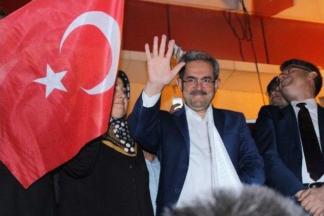 Ak Parti Adana Teşkilatında Zafer Coşkusu…