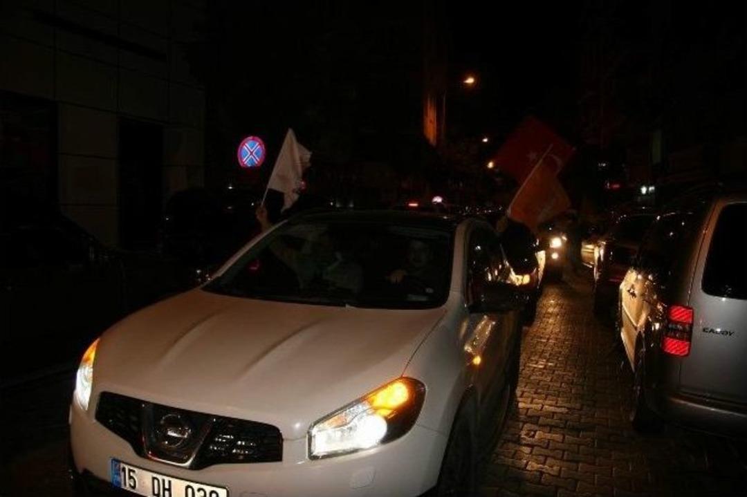 Ak Partinin Se&ccedil;im Zaferi Afyonkarahisar&rsquo;da Da Kutlandı