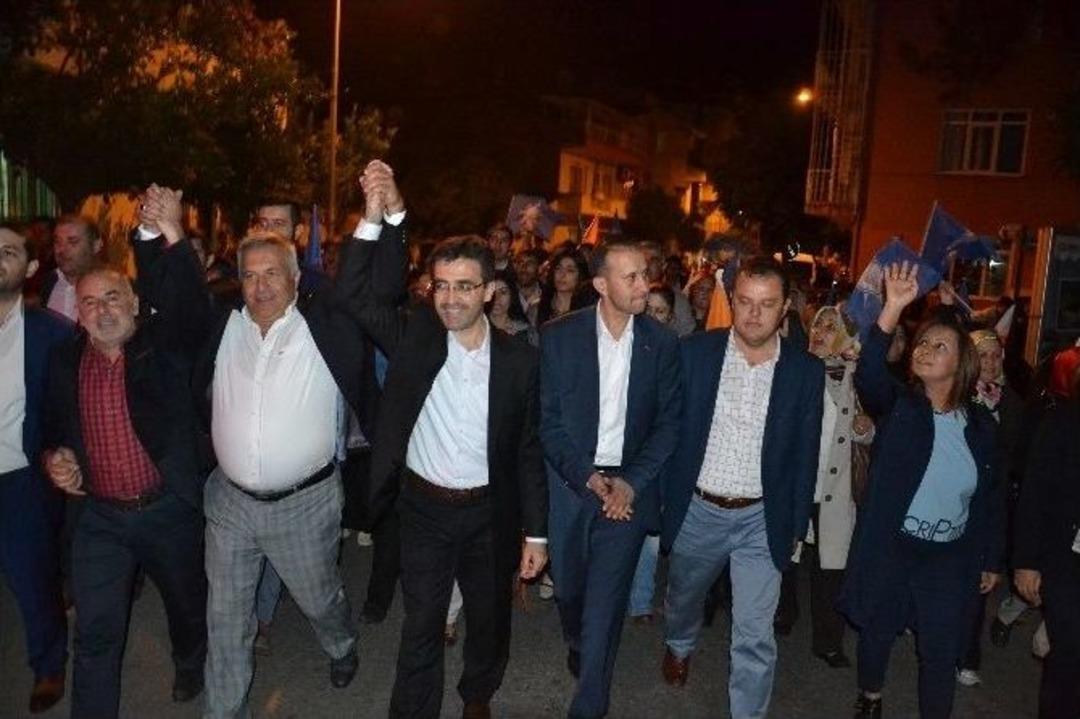 Ak Parti, Nazilli&rsquo;de Se&ccedil;im Zaferini Harmandalı Oynayarak Kutladı