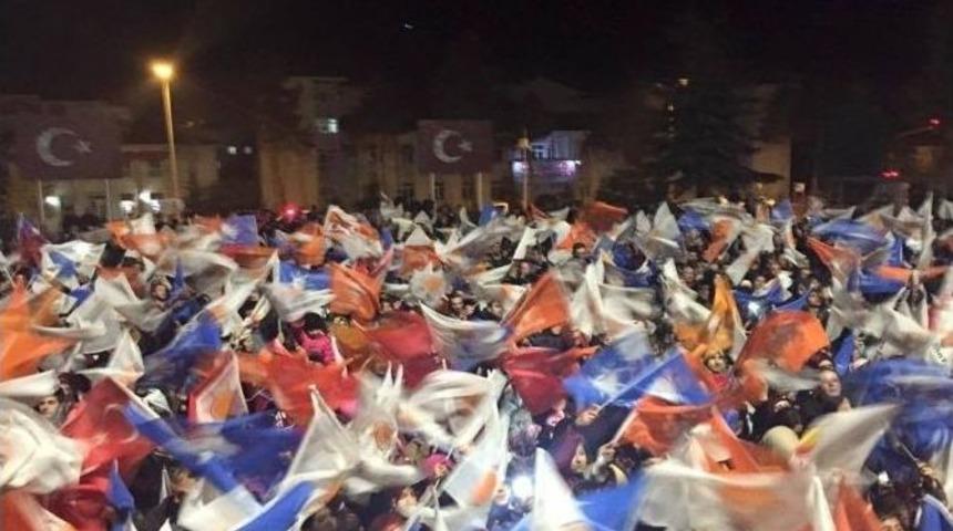 Boz&uuml;y&uuml;k&rsquo;te Zafer Coşkusu