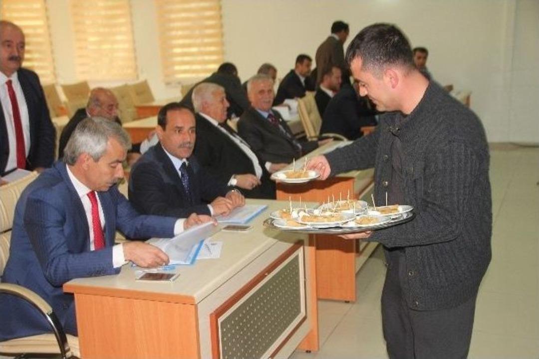 Ak Partililer Meclis &Uuml;yelerine Helva Ve Konya Şekeri Dağıttı