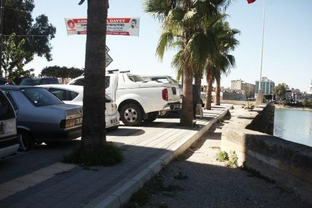 Tarihi Taşk&ouml;pr&uuml;&rsquo;de Engellilere Sarı Şerit Engeli