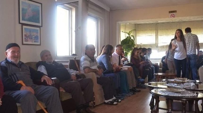 B&uuml; &Ouml;ğrencileri Huzurevini Ziyaret Etti