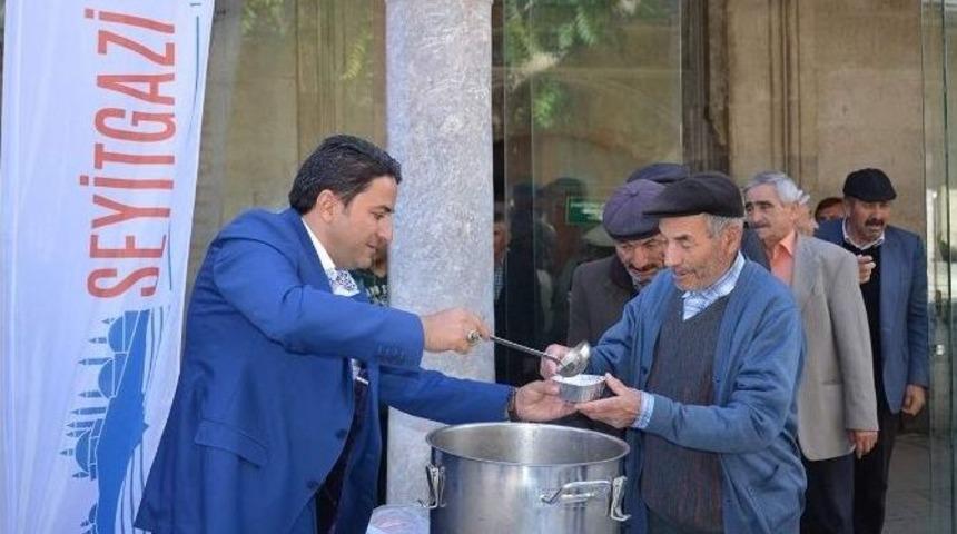Seyitgazi Belediyesi Aşure Dağıtmaya Devam Ediyor