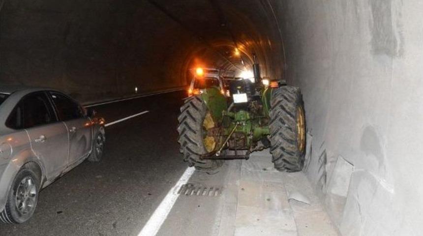 T&uuml;nelde Kaza: 2 Yaralı