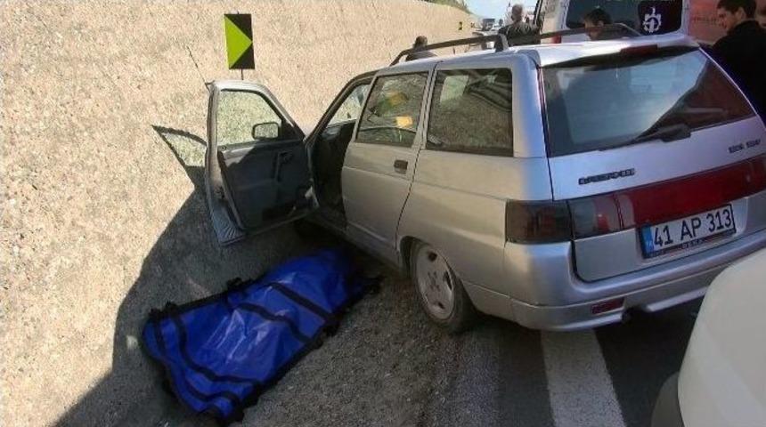 Tem Otoyolunda Kaza: 1 &Ouml;l&uuml;, 2 Yaralı