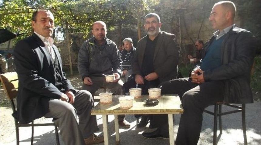 Ak&ccedil;adağ Esnafı Aşure Dağıttı