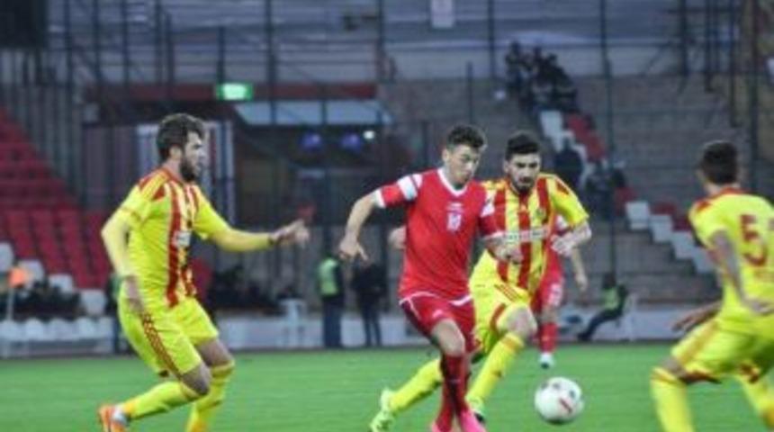 Yeni Malatyaspor&rsquo;da 4 Futbolcu S&uuml;resiz Kadro Dışı